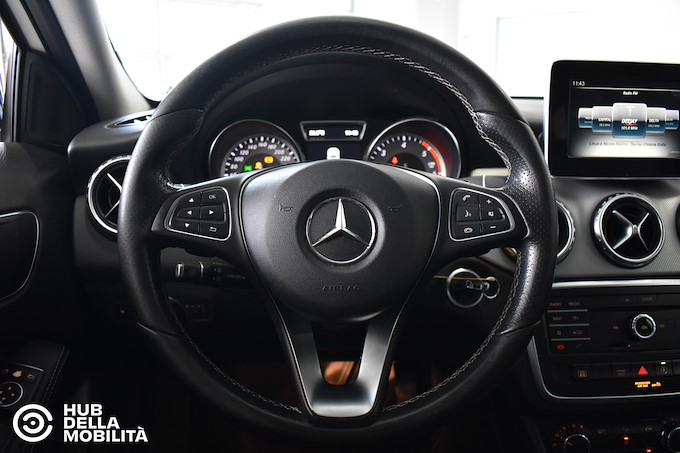 MERCEDES-BENZ GLA 200 d Automatic 4Matic Sport